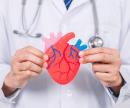 Image of a doctor explaining pulmonary conditions.